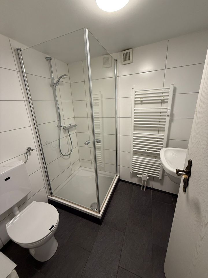 Modernes Badezimmer
