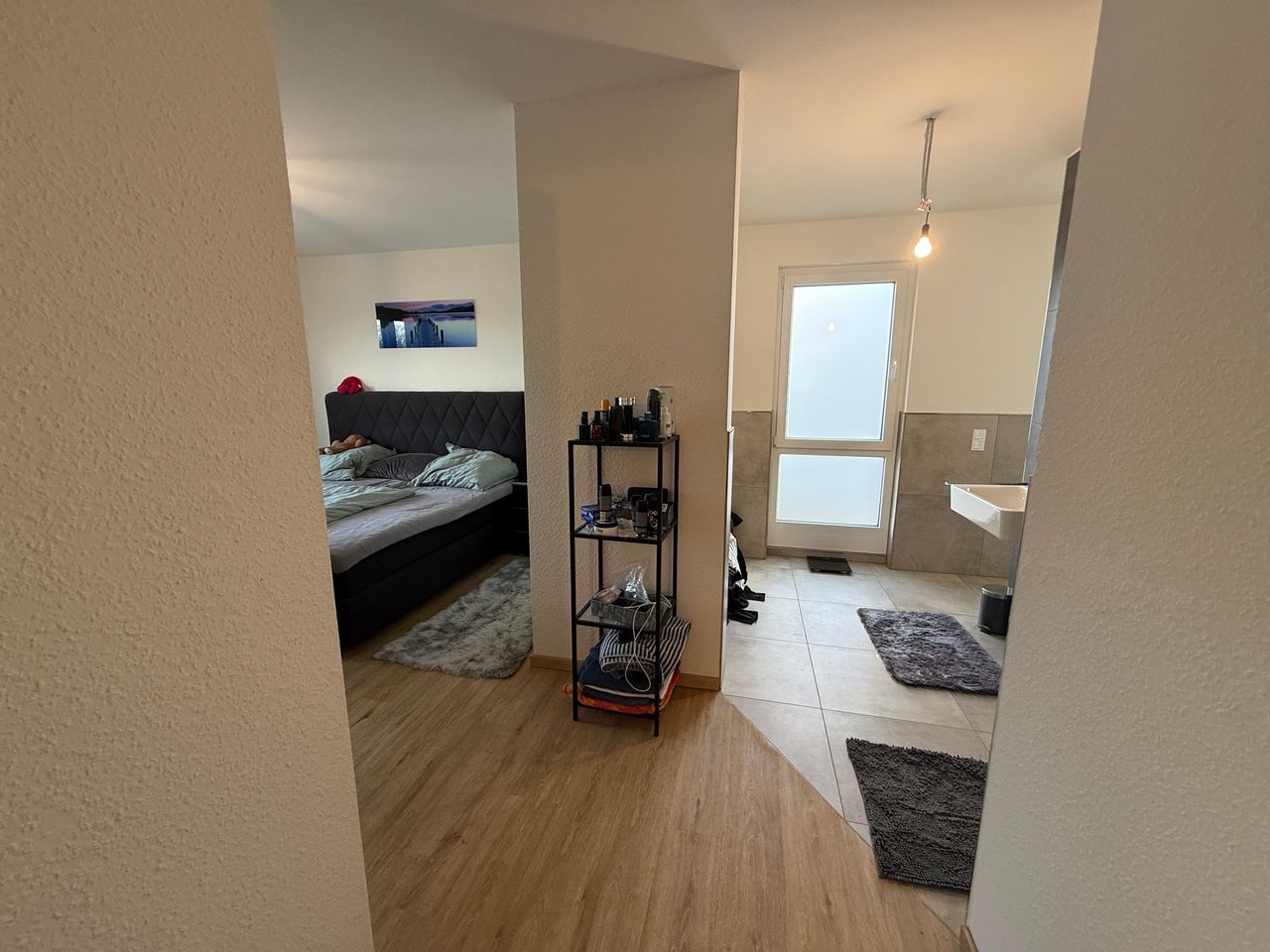 Schlafzimmer mit offenem Bad